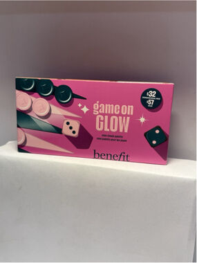 Benefit Cosmetics game on Glow mini Cheek Palette Hoola Bronzer Shellie Blush